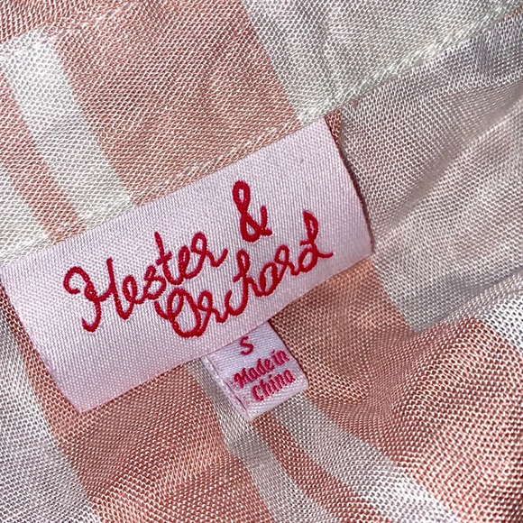 Hester & Orchard tie front button down shirt size small pink and white - Picture 4 of 5